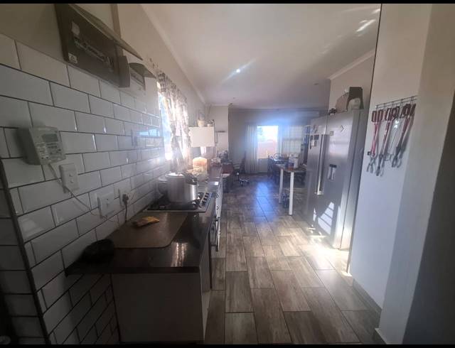 4 BEDROOM HOUSE FOR SALE IN MARGATE BEACH